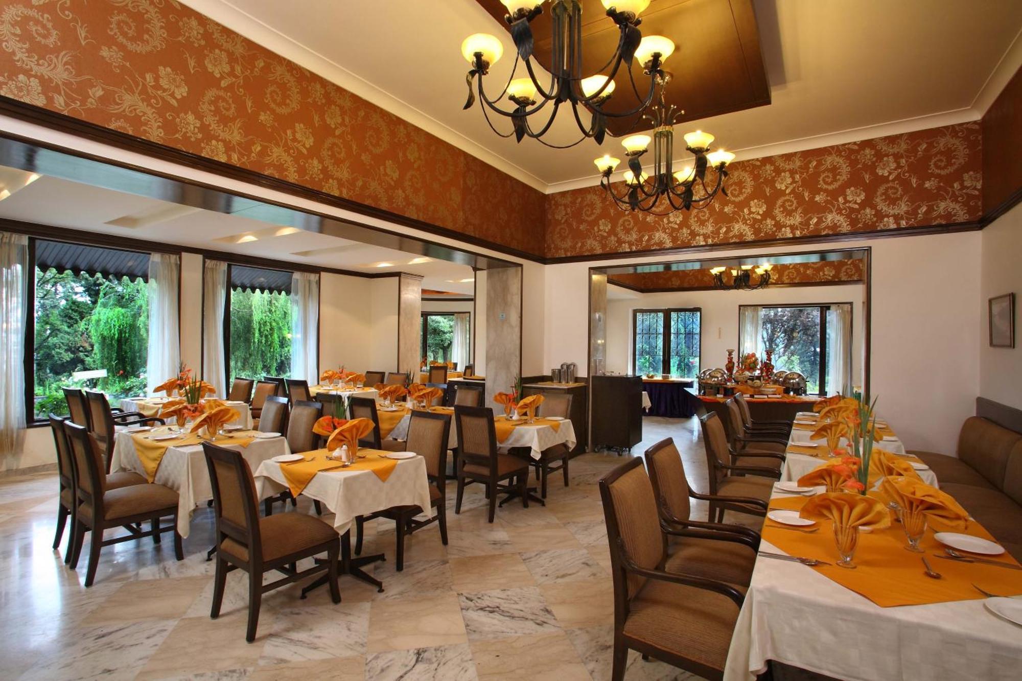 Shervani Hilltop Resort Nainital Luaran gambar