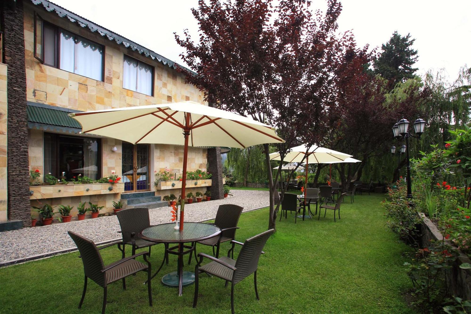 Shervani Hilltop Resort Nainital Luaran gambar