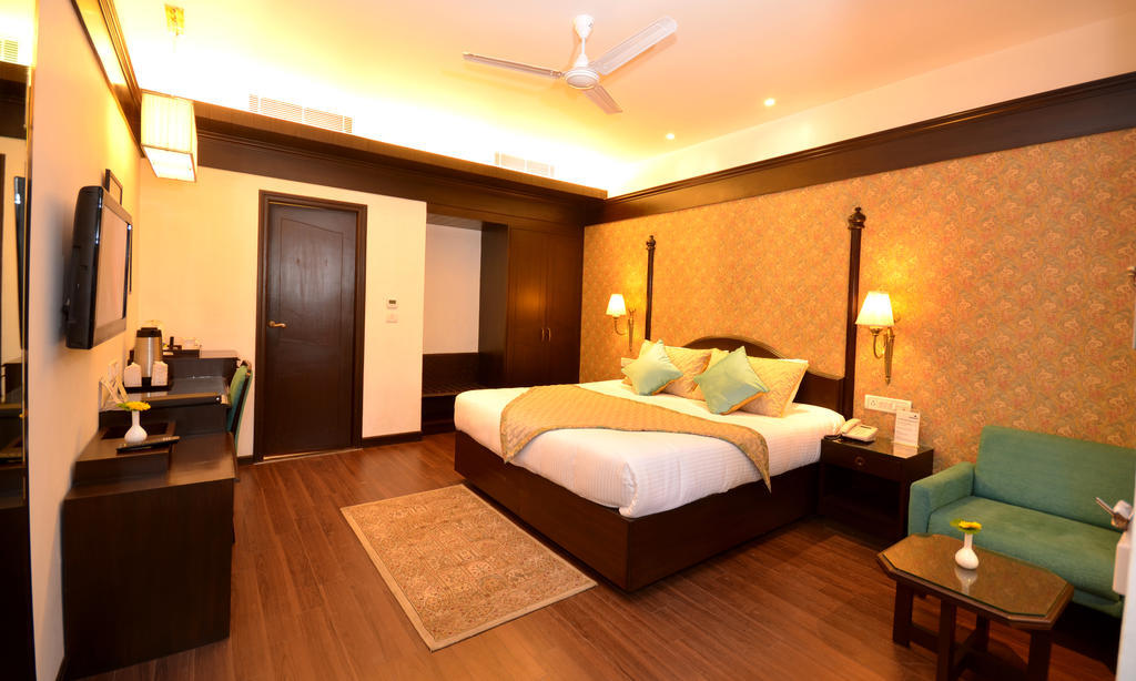 Shervani Hilltop Resort Nainital Luaran gambar